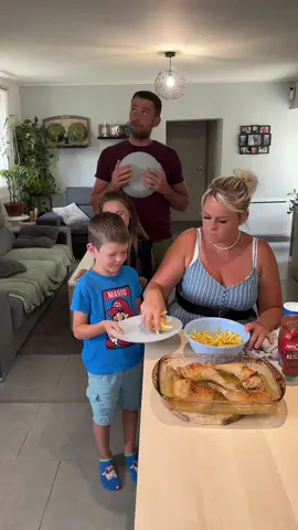 La solution, main prise , pas de téléphone !!🤣🤣