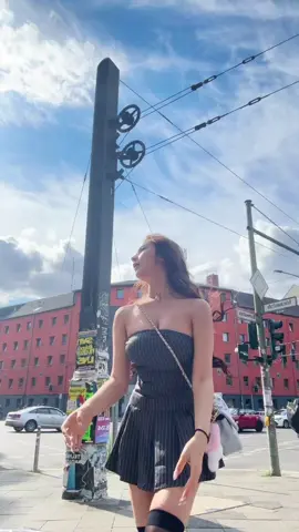 我就這樣站在柏林的街道上跳了10分鐘