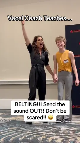 The moment she gets it!!! So proud!! 🤩 #singing #singinglessons #vocalcoach #fyp #belting #singer #theatrekid 