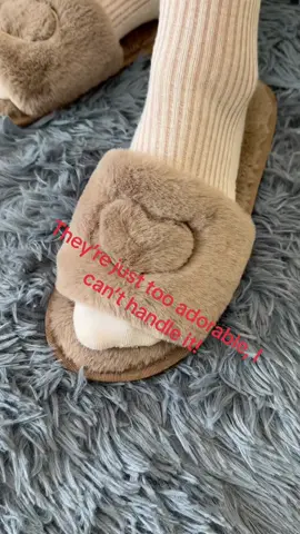 These TikTok Shop heart-shaped silppers are absolutely adorable,boasting both softness and comfort#cuteslippers #homeshoes #flatshoessimple #cozyfashion #TikTokFashion #slipperseason #influencer 