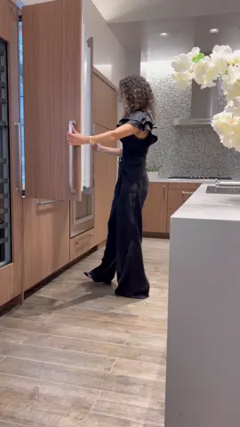 I recently visited the @Thermador Home Appliances Experience and Design Center in Chicago. I got to check out some of their home appliances. I’ve shared with you my passion for design over the years, and one thing I’ve always said is that in design, it’s all about the details. During my visit, I enjoyed all the beautifully designed appliances that will complement all the hard work you’ve put in your kitchen. ☺️ #refrigerationenvy 