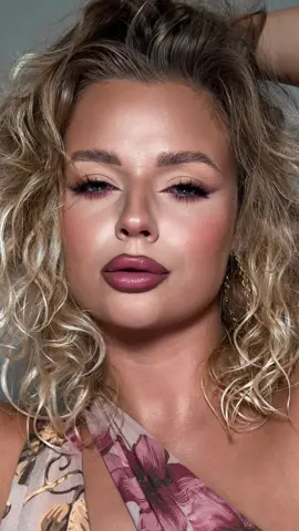 Elegant color 🍒 on my beautiful model @Mrsliliane ❤️  #makeup #makeupinspo #makijaz #makijazystka #makijazkrakow #makijazkolorowy #burgundylips 