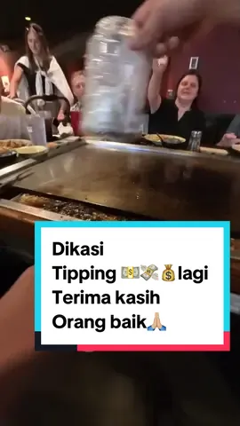 Terima kasih orang” baik yang sdh berbagi rejeki nya🙏🏼🙏🏼 #fypシ゚viral #chef #hibachi #funny #tepanyaki #tipping #dollar #usa #indonesia 
