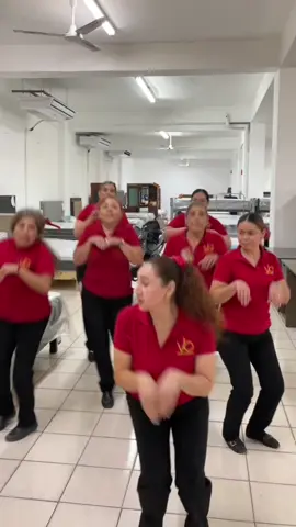 Este es el paso del canguro 😂🎶 #comedia #comedy #viral #mx #trabajo #humor #humortiktok #pasodelcanguro #tendencia #audio 