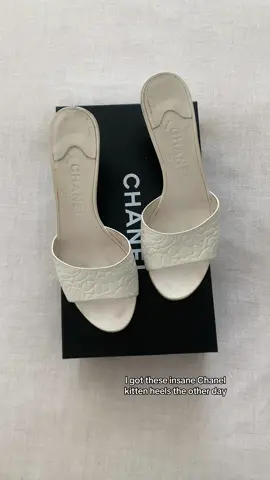 need to find these in blue noq 😮‍💨 #chanel #kittenheels #vintageheels #vintage 