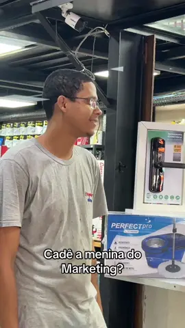 Ajudem a coitada a viralizar kkkkkkkkkkk  As melhores tintas vocês só encontram aqui no PODER DAS CORES 😎👌😁 #marketingdigital #marketing #viral #socialmedia #foryou #foryoupage #viralizaai #marketing #tintas #meninadomarketing #latrell #asbranquelas #trending #trend 