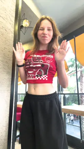 Просто танцую пока жду свою шаурму😋