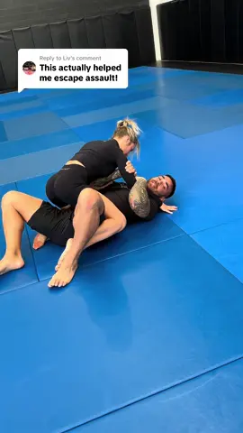 Replying to @Liv  Amazing! This is why it’s so important to learn how to escape when in compromised positions! #selfdefense #mountescape #bjj @Liddiaa 