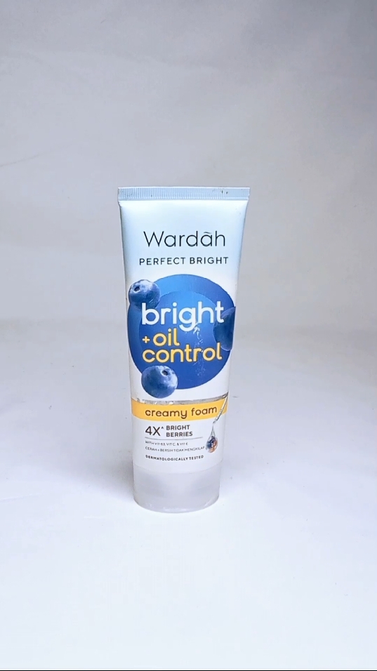 Cocok untuk kulit oily skin #skincareroutine #facialfoam #wardah #wardahperfectbright #creamyfoamwardah 
