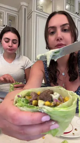 I saw this creation by @nocrumbsleft and im so grateful 🙏🏻🤤 it was DELICIOUS!!! #DinnerIdeas #steakwraps #foodies 