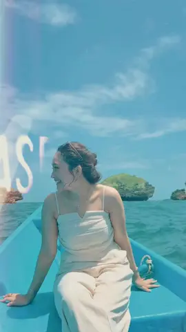 @cindy.am_ Pantai Tercantik di Pacitan yang dinikmati dengan naik kapal dari kali Cokel menuju tengah laut pantai Kasap ✨🤏🏻