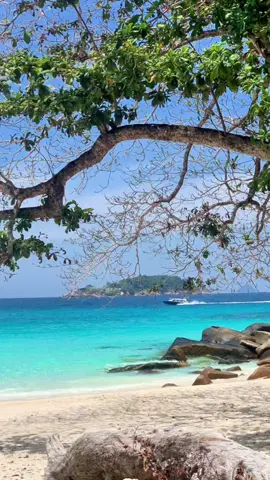 1 jam je dari KL boleh jumpa pantai cantik macam nii. 🥹 #pantai #healing #healing #jalanjalanselangor #visitselangor #jalankualalumpur 