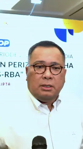 Halo #SahabatCiptaKerja✨ UU Cipta Kerja hadir sebagai instrumen transformasi perekonomian nasional.  Diharapkan akan ada perubahan terkait cara kerja dalam melayani masyarakat, khususnya pelayanan kemudahan perizinan usaha yang saat ini sudah terintegrasi melalui sistem OSS RBA.  Implementasi UU Cipta Kerja yang baik akan menghasilkan suatu sistem perekonomian negara yang berkualitas.  Yuk kawal terus perkembangan UU Cipta Kerja! #CiptaKerja #SosialisasiCiptaKerja #SatgasCiptaKerja #UUCiptaKerja #CiptaKerjaCintaIndonesia @Satgas UU Cipta Kerja 