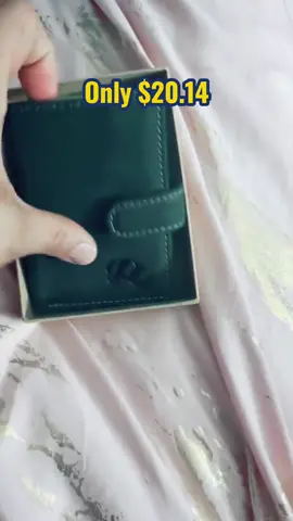 Super cool multifunctional wallet!! l love it