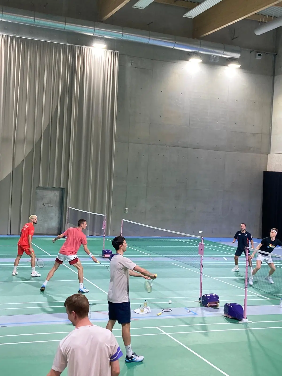 Another day of preparation before it all kicks off on Saturday! Not bad sharing the court with an Olympic Champion 😉 #LetsGo #TeamGB #viktoraxelsen🇩🇰 #paris2024 