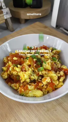 Telur Tomat Diet Friendly, Bahan: 2 btr telur 1 1/2 tomat uk. sedang 1 baput 1 lbr daun bawang Kaldu ayam, garam, lada bubuk secukupnya #menudiet #makanandiet #resepdiet #diet