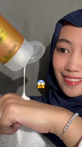 Body sunscreen yang ultra ringan, nyaman banget dipake!! Fix bakalan repurchase lagi sih ini 😍 Catet ya Vaseline Gluta Hya SPF 50 Serum Burst Eh gausah dicatet, langsung CO aja yaa ❤️ #OutshineTheSunEveryday #Bodysunscreen #VaselineGlutaHya