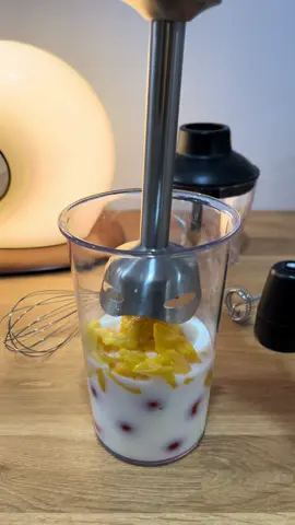 This is insane🤩                             #handblender #smoothie #milkshake #whisk #foryoupage #cooking #kitchengadgets #aidot #fypシ゚viral #tiktokmademebuyit 