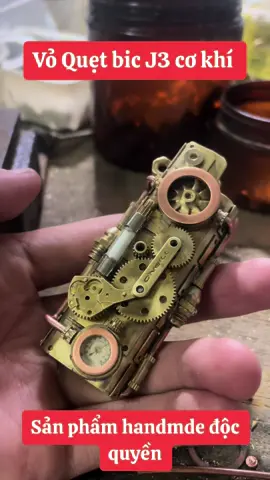Chiêc vỏ bic cơ khí được làm handmde . Độc lạ khó tìm #zippo #zippolama #zippochunien #zippodocla #zipposteampunk #steampunk #zippoxua #zippovip #batlua #batluadocla #batluaxang #dupont #duhin  #handmade #DIY #xuhuongtiktok #xuhuong 