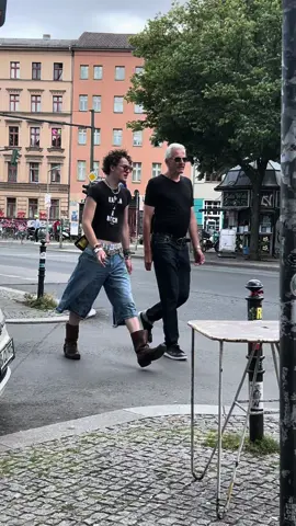 📍 Friedrichshain #berlin #berlinfashionweek #berlinstyle #OOTD #berlinfashion #fashiontiktok #germanytiktok #StreetFashion  