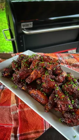 Firing up the @Weber Grills Canada Searwood XL 600 pellet grill for some epic hot wings! #ad 🍗🔥Watch these wings smoke and transform into crispy, spicy perfection that'll make your taste buds dance. This pellet grill is a game-changer, featuring a full grate sear zone that allow you to fit more food on the flame. The Searwood delivers consistent heat and mouthwatering results every time. #WeberGrillsCA  