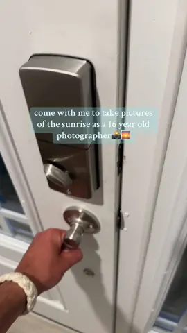 another great day for sunrise pics☀️ #youngphotographer #oceanislebeach #beachphotoshoot #sunrise #sunrisephotography #sunrisephotos #miniseries #sunrisephotographer #comewithme #takepicswithme?  #thursdayminivlog 