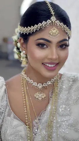 Beautiful Brides by Akashi 🌸 @samadhi weerathunga  #srilankan_tik_tok🇱🇰 #srilankanmakeupartist🇱🇰 #makeup #foryoupage #foryou #bridaldressingsrilanka #srilanka 