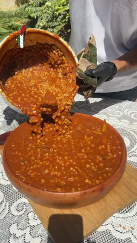 المبكبكه الليبيه🔥❤️ المكونات⬇️ هنحتاج لحمه متقطعه مكعبات وهنقطع بصله وفلفل متقطع الوان وحامي وطماطم هنضربها ف الخلاط وننزل بحله ع النار وننزل فيها بشويه زيت وننزل بالبصل والفلفل المتقطع وبعدين نقلبهم مع بعض وننزل باللحمه تتشوح كويس وبعدين ننزل بالطماطم اللي ضربناها ف الخلاط ع اللحمه ونقلبها وننزل عليها بمعلقتين ( بهارات فلفل اسود - كبسه - بهارات السبعه ) ونسيبها ساعتين ع نار هاديه عقبال م اللحمه تستوي بعدين هنزل بالمكرونه ونقلبها ونزود شويه بشويه مايه سخنه لمده عشر دقايق لحد م تستوي المكرونه ونقلب كويس عشان م تعجنش ف الحله من تحت 👇  والف هنا للي هياكل♥️ #emazkitchen #food #egypt #chef #viral #cook #trending #arab 