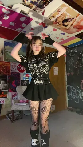 Meow #marchintowater #ptv #OOTD #alternative 