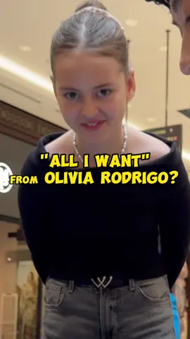 I didn’t expect this voice 😍 @Malya⭐️The voice kids 🎶  I was playing in the Mall of Berlin and a girl asks me if she can sing with me. It turns into an amazing duet! #piano #cover #alliwant #oliviarodrigo 