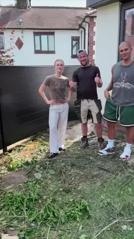 £15,000 for a fence? Here’s the full installation of a @DuraPost_UK fence  for @Maisie Smith and @Max George. #gardeninspiration #landscaping #DIY #garden #uk #gardentok 