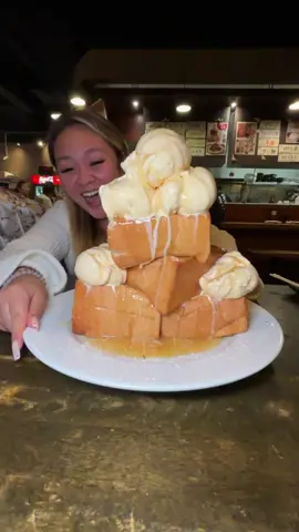 Reposted from #tallzz_ Vegas is so extra and I LOVE it🤣  Honey toast🍯🍞: #ichizalv  3ft pizza🍕: #npizzeria  Leg size burrito🌯: #sayulitaslasvegas  #giantfood #bigfood #vegasfood #lasvegasfood #lasvegasfoodie #vegaslocal #vegas #vegasbaby 