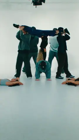 Handstand split for my debut absolutely!!! Pretty Please OUT NOW!!! Go stream and watch!!! #prettyplease #newmusic #newsong #newartist 