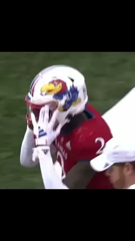 What yall know bout cobee🐍 #cobeebryant #kansas #kansasfootball #CollegeFootball #viral #foryoupage #goviral #foryou 