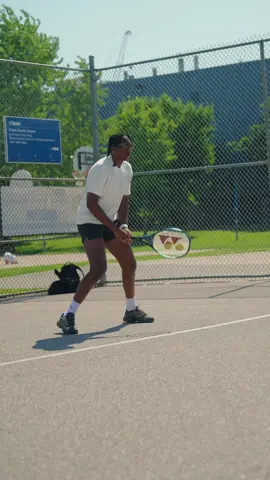 My new favourites, these Ray-Ban Meta smart glasses can do it all. From learning about the city to getting tennis tips, while playing tennis all hands-free even with some POV. It doesn't get better than this! @raybanmeta #RayBanMeta #shevonsalmon 