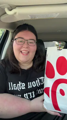 Chickfila Mukbang #fyp #foryou #foryoupage #food #foodreview #foodcritic #mukbang #eating #Foodie #foodasmr #asmrfood #chicken #friedchicken #chickfila @Chick-fil-A @Life Time @European Wax Center @⚡️Liz Tomforde #crunchy #chickentenders #chickensandwich #fries #sauce 