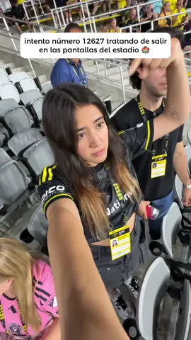 llevo muchos partidos intentando salir en las pantallas del estadio 😂 sólo me había pasado una vez en mi vida y después de más de un año y medio volvió a pasar, sólo que esta vez hackee un poco el sistema ✨, fue divertido. @Major League Soccer #futbol #MLS #allstarsgame #estadio 