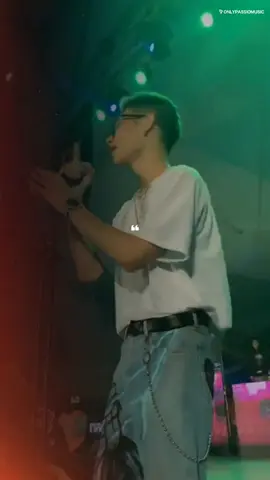 Bởi vì anh muốn nắm taybnhau va vào giai điệu này.. #vavaogiaidieunay #mck #rapviet #nhachaymoingay 