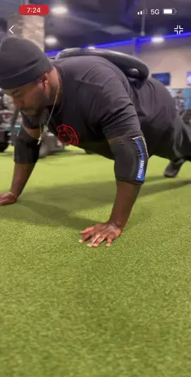 The grind never stops 💪🏾✊🏾 #personaltrainer #weightlifting #bodybuilding #Gymrat #blackfitnessmen #viraltiktok #fyp #meninfitness #fayettevillenc #GymTok #gymmotivation #FitTok #weightlosstransformation 