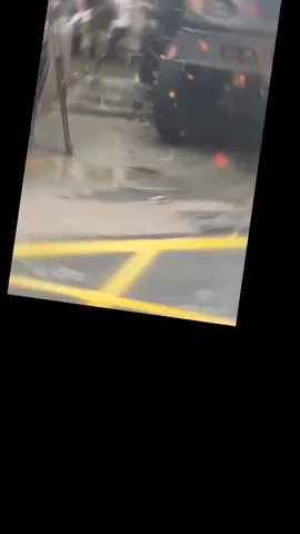 水退了，大家都辛苦了，別棟地下室在抽水，電盤在那棟地下室，水沒有抽乾，電就不知道何時來 聽說有可能要一個禮拜😱😱