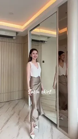Ada yg suka sama Satin skirt jg? 😍 Get yours now @Jenn&Rose.Clothing  #OOTD #outfitideas #outfitinspo #pinterestoutfit #elegantstyle #maxiskirt #satinskirt #oldmoneyoutfits 