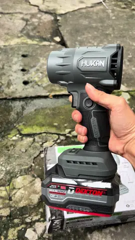 Thổi gió pin siêu mạnh #độngcophanluc  Dùng chân pin phổ thông M21 như Makita Dekton Hukan...  lưu ý pin phải tốt chứ pin lỏm ghim vào ấn 1 -2 phát lại hết pin 😄