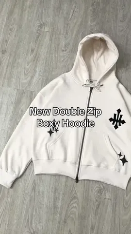 New double zip boxy hoodie Stern. #boxyhoodie #outfitcheck 