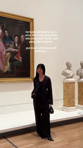 orang orang bagiin undangan nikah.. gue aja masi bingung hokben paket C ato paket D (ALSO BOLEH GK INI LAGU CEPET RELEASE?????) 😀🙏🏻