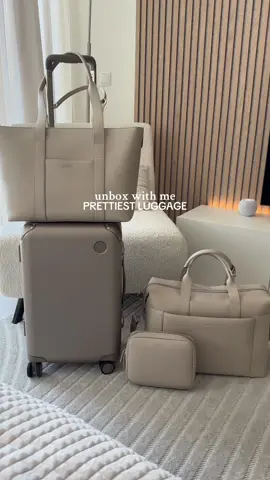 unboxing the prettiest luggage musthaves I've ever seen 😍 @Monos #monostravel #gifted #handluggage #travelbag #suitcase #beigeaesthetic 
