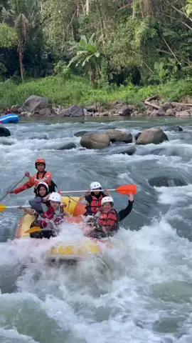 #raftingsungaielo #raftingjogja #raftingmagelang #rekomendasiwisatajogja #wisatajogja #wisatakeluargajogja #raftingmazaadventure #wisataairjogja #wisatakeluarga #wisataborobudur #rafting #familytrip #sungaielomagelang 