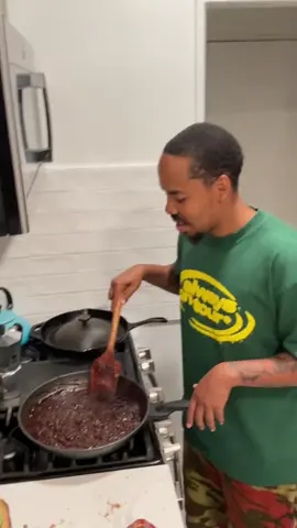 Earl Sweatshirt Nara Smith crossover is wild  📹: @aida osman  #tradhusband #tradvalues #earlsweatshirt #ofwgkta #bbqsauce #fyp #foryoupage #viral 