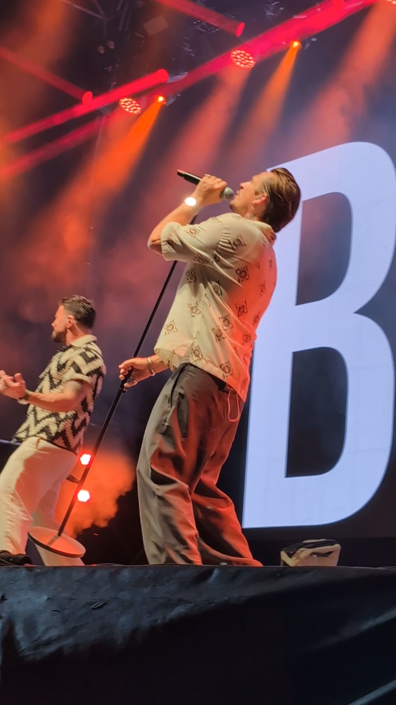 @Official Blue live in #Bologna #sequoiemusicpark con l'indimenticabile #curtainfalls  @Lee Ryan @Duncan James @antonycosta @Simon Webbe @blueitalia  #tour #leeryan #officialblue #blue #duncanjames #simonwebbe #antonycosta #caldo #music #livemusic #achimidice #onelove 