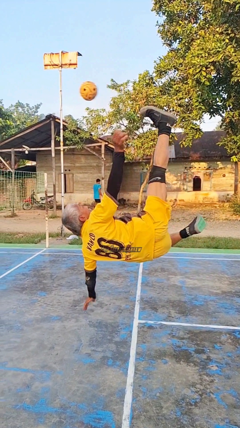 Membalas @ry_off1cial terlalu op #sepaktakraw #sepaktakrawindonesia 