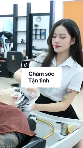Các anh em đã thử trải nghiệm chưa, các skinner ở đây chăm sóc tận tình cho các anh luôn nhé @粉红美女 #goidauduongsinh #asmrsounds #asmr #salonluxuryman #asmrvideo 